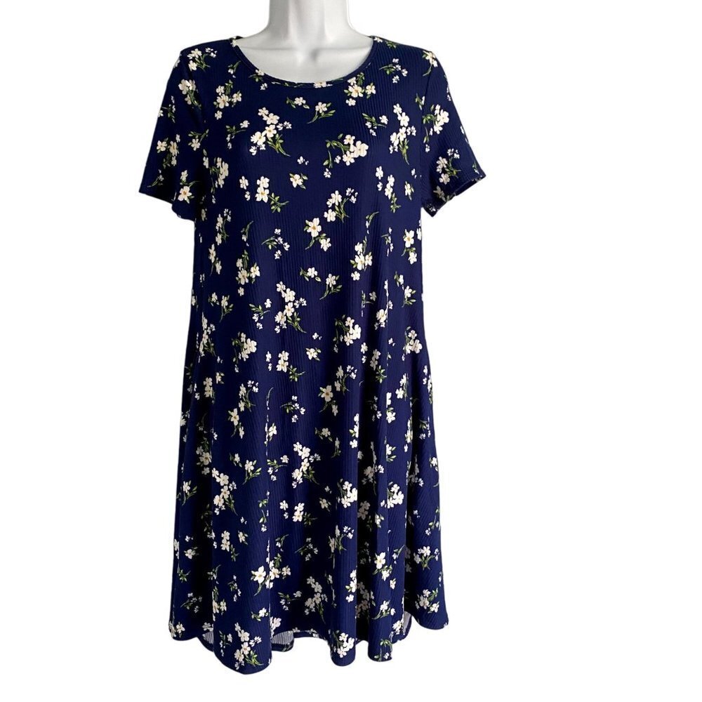 Thyme and Honey Pullover Short Sleeve Blue Floral Dress with Pockets Medium NWOT - Picture 2 of 8